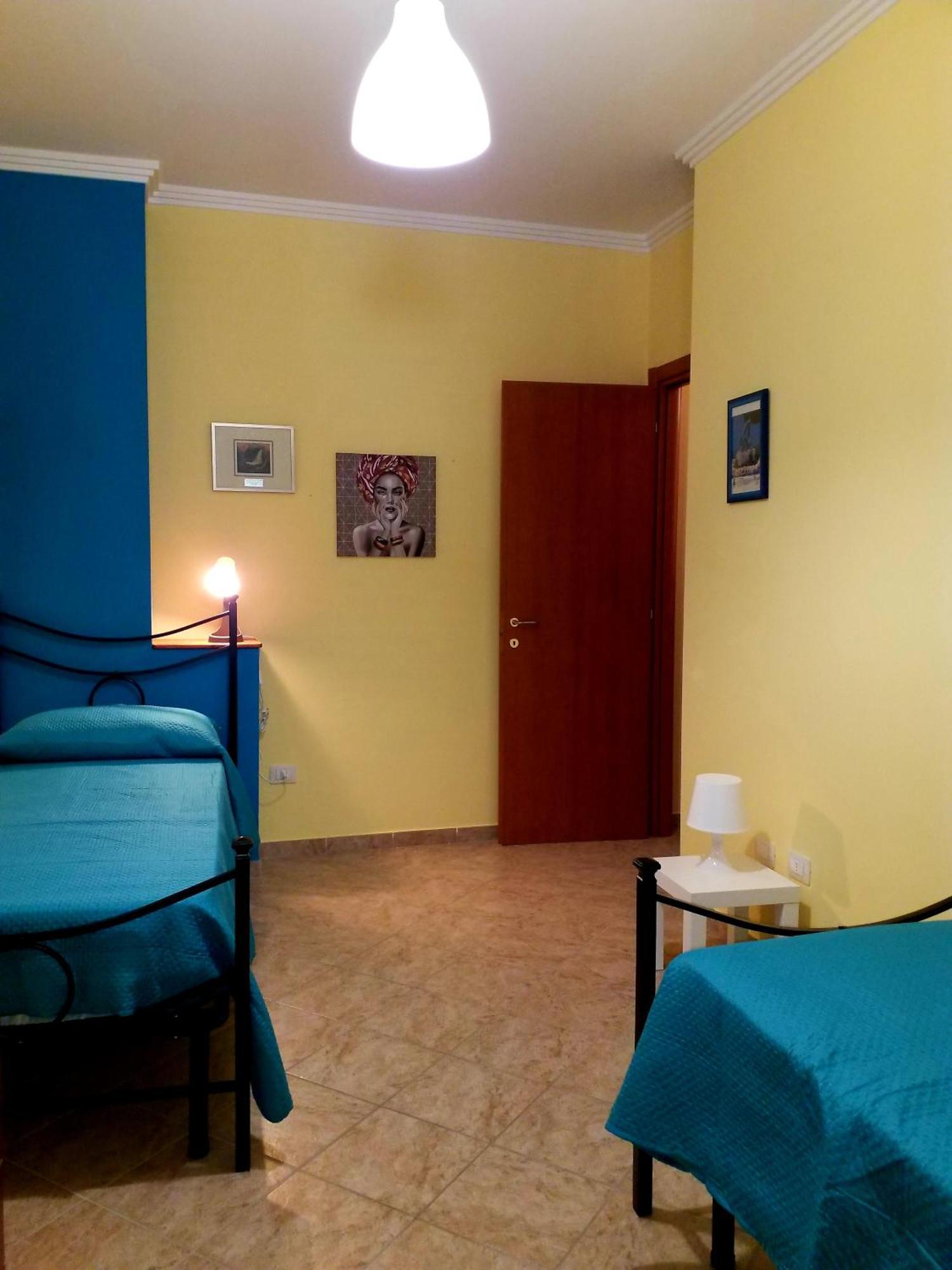 Al Cortile Del Pozzo Appartement Delia Buitenkant foto