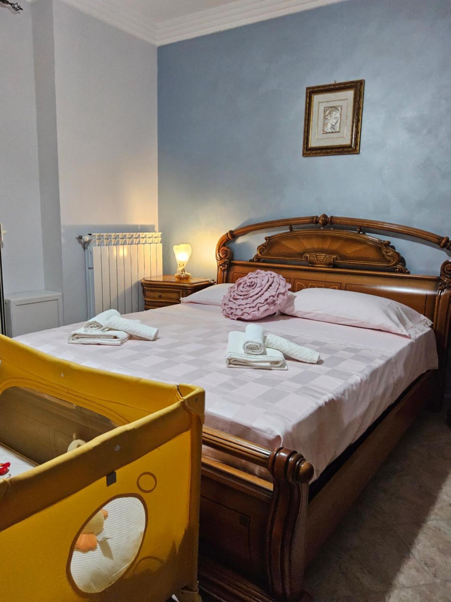 Al Cortile Del Pozzo Appartement Delia Buitenkant foto