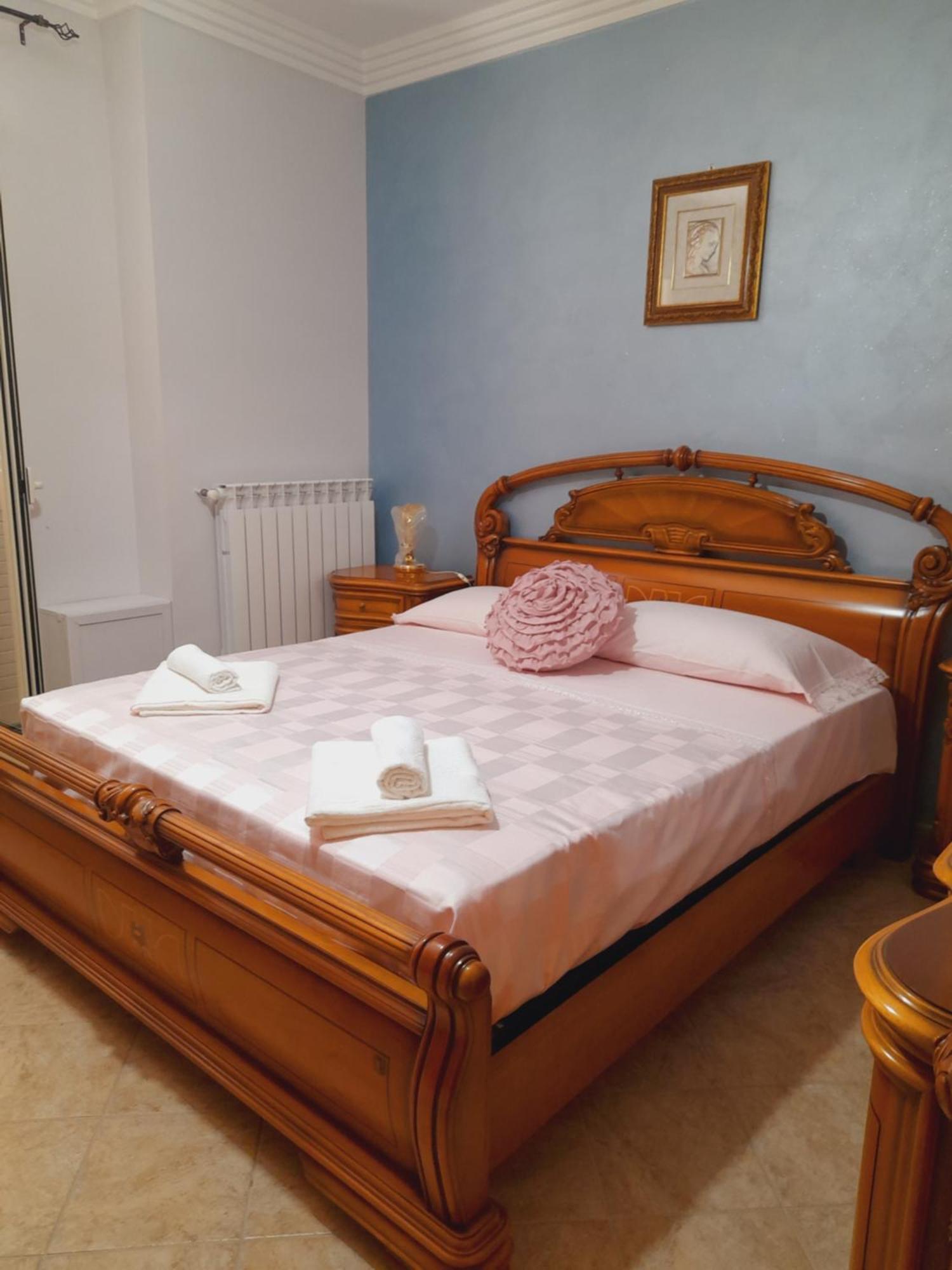 Al Cortile Del Pozzo Appartement Delia Buitenkant foto