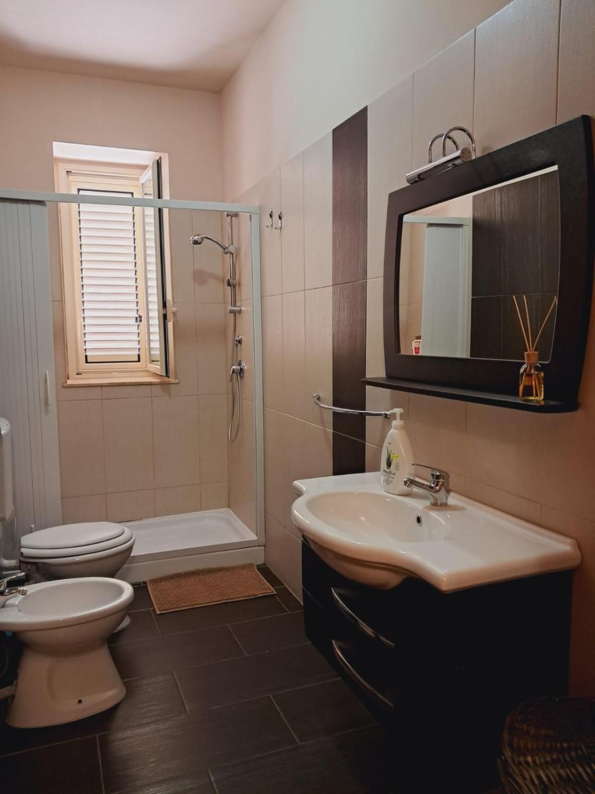 Al Cortile Del Pozzo Appartement Delia Buitenkant foto