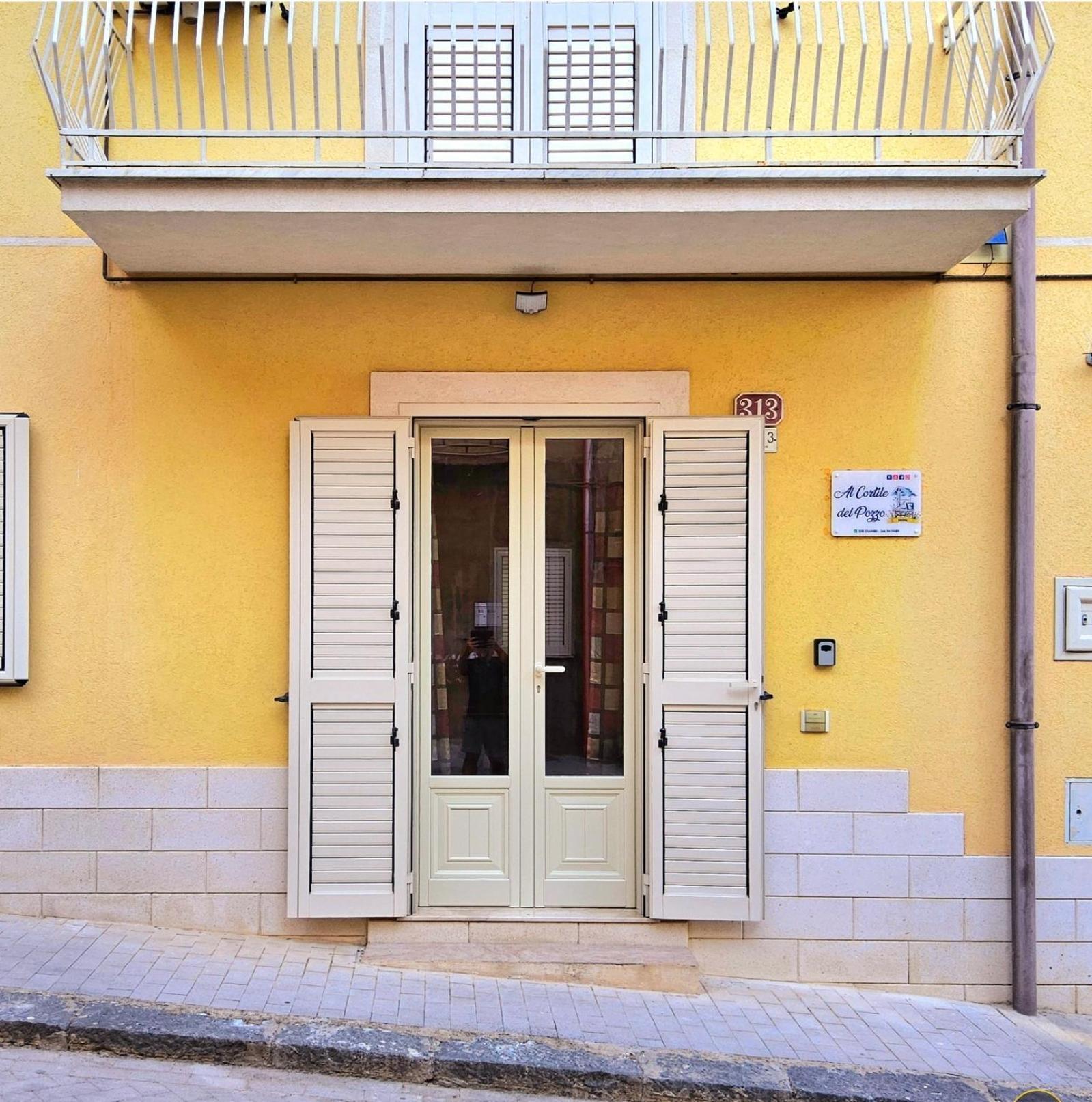Al Cortile Del Pozzo Appartement Delia Buitenkant foto